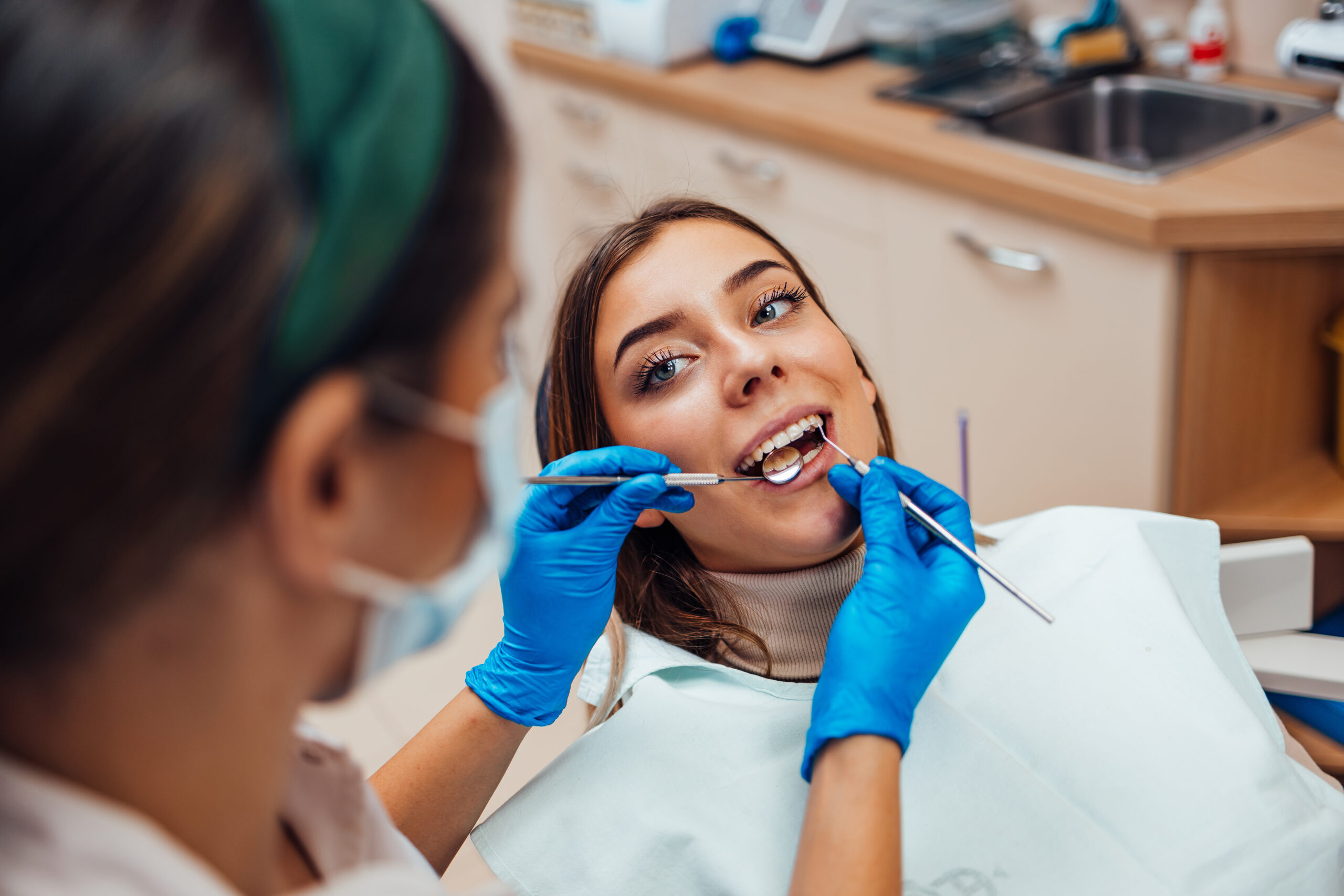 Diferencia entre limpieza y blanqueamiento dental